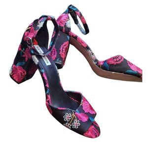 Steve Madden Heels Women's 10.5 Black Floral Embroidered Block Heel